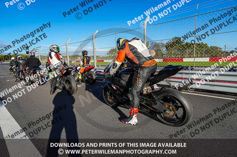 donington no limits trackday;donington park photographs;donington trackday photographs;no limits trackdays;peter wileman photography;trackday digital images;trackday photos